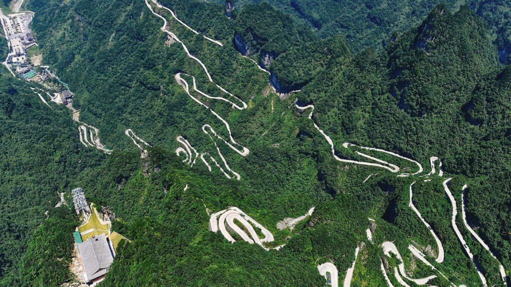 Chinh phục 99 khúc cua nguy hiểm của Thiên Đàng Lộ