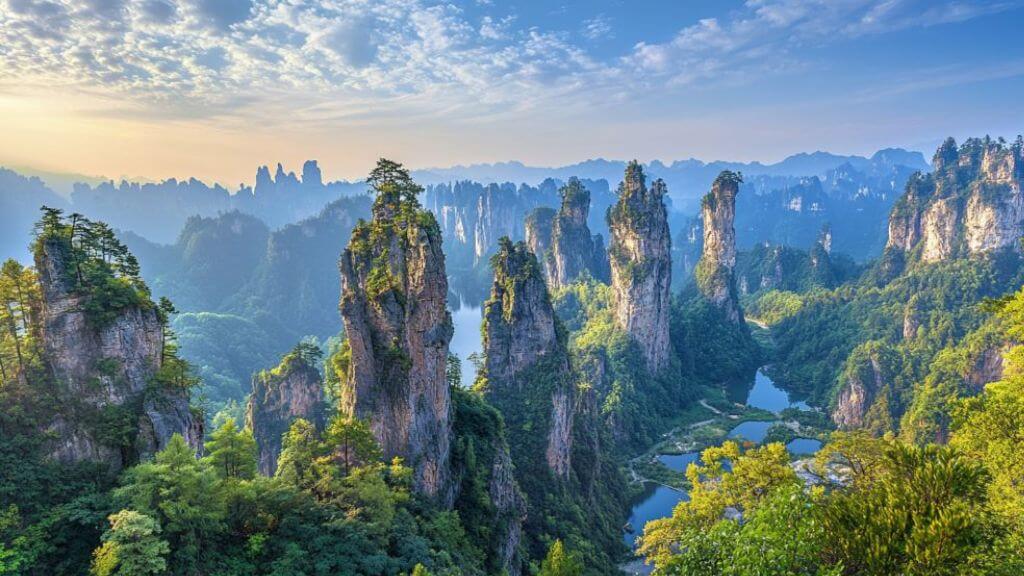 Những ngọn đá hùng vĩ tại công viên quốc gia Trương Gia Giới