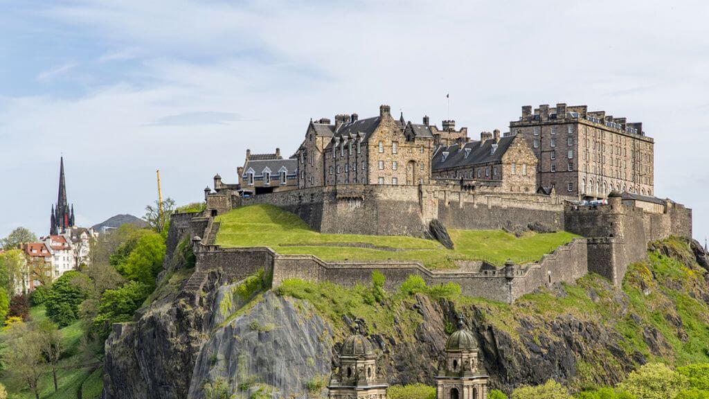 Lâu đài Edinburgh hùng vĩ hơn 900 năm lịch sử