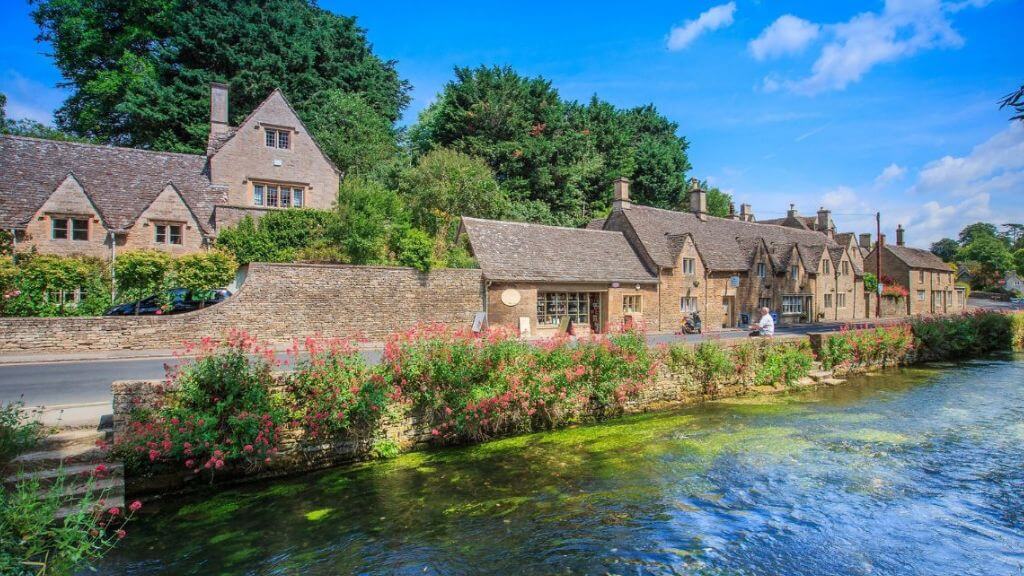 Viên ngọc nổi bật của vùng Cotswolds Làng cổ Bibury