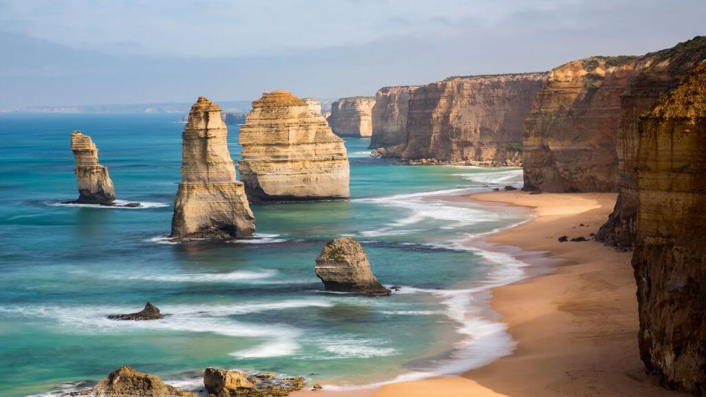 Twelve Apostles  - Kỳ quan thế giới nơi có những cột đá vôi đứng giữa biển
