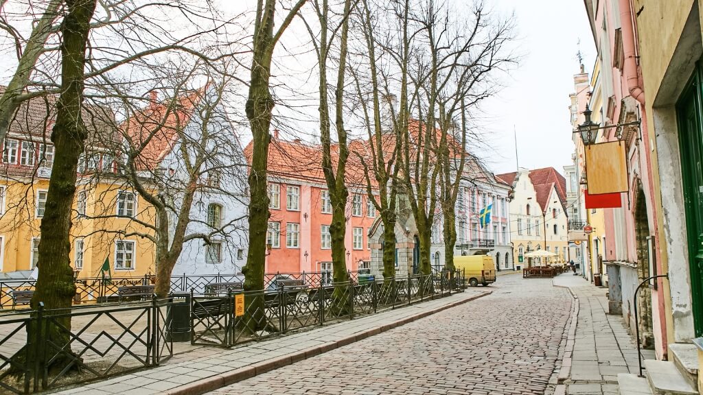 Phố cổ Tallinn yên bình, cổ kính tại Estonia