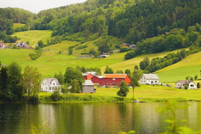 Flåm – ngôi làng nhỏ bình yên nằm bên Aurlandsfjord,