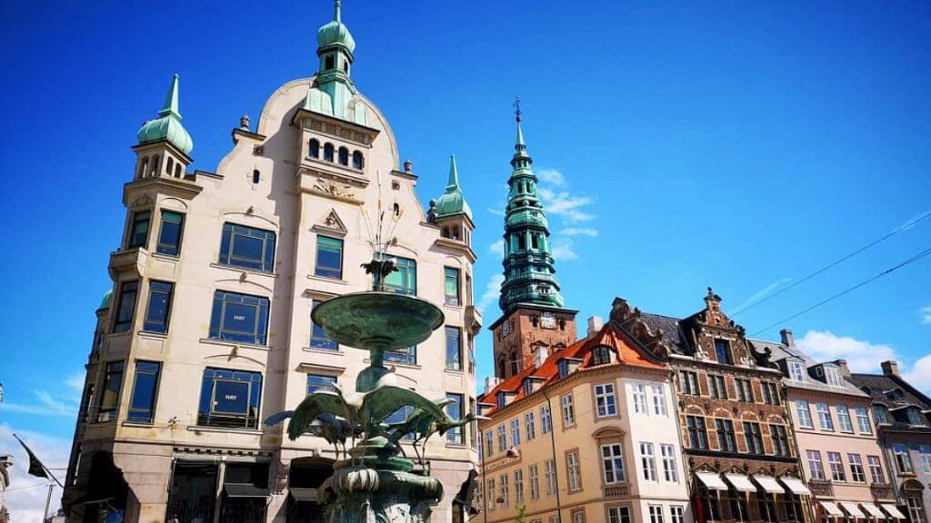 Đoàn tham quan Nyhavn và phố đi bộ Stroget
