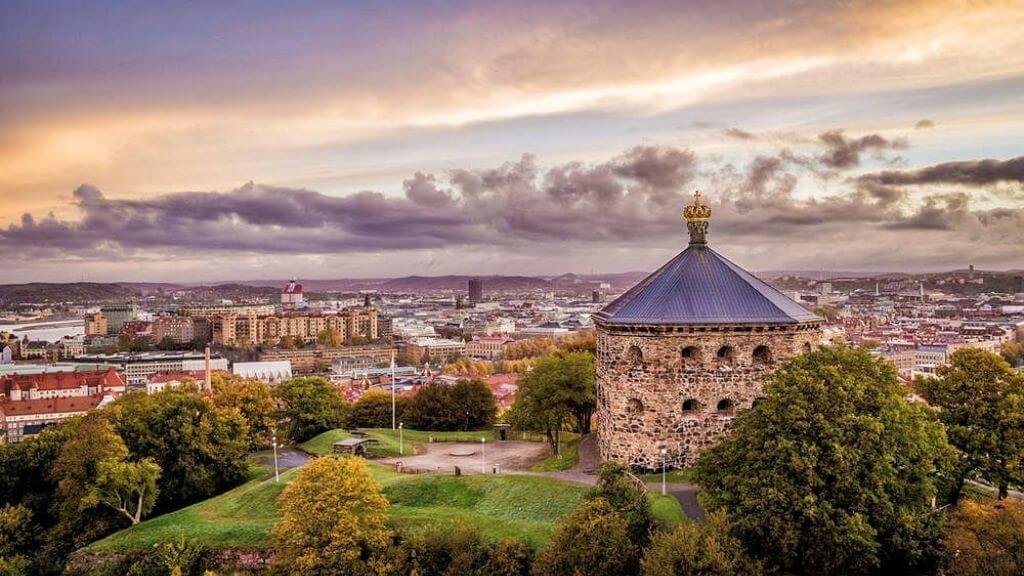 Pháo đài Skansen Kronan là địa điểm tham quan nổi tiếng