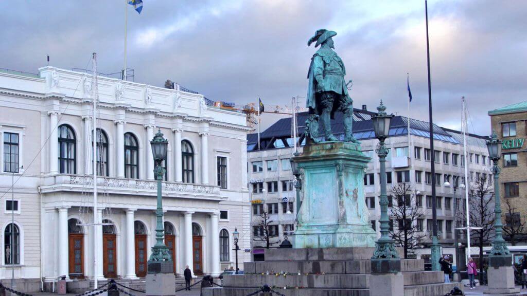 Quảng trường Gustav Adolf (Gustav Adolfs Torg) – trung tâm lịch sử và hành chính quan trọng nhất của Gothenburg