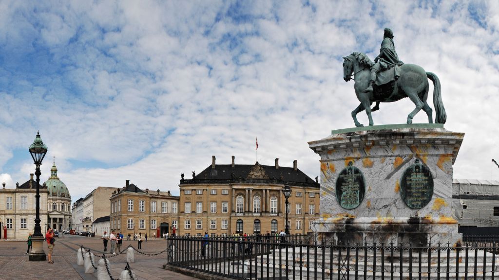 Cung điện Amalienborg rộng lớn
