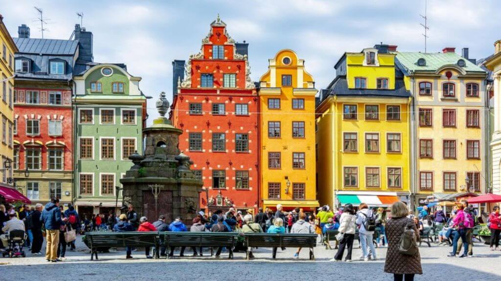 Tản bộ trải nghiệm nhịp sống của khu phố cổ Gamla Stan
