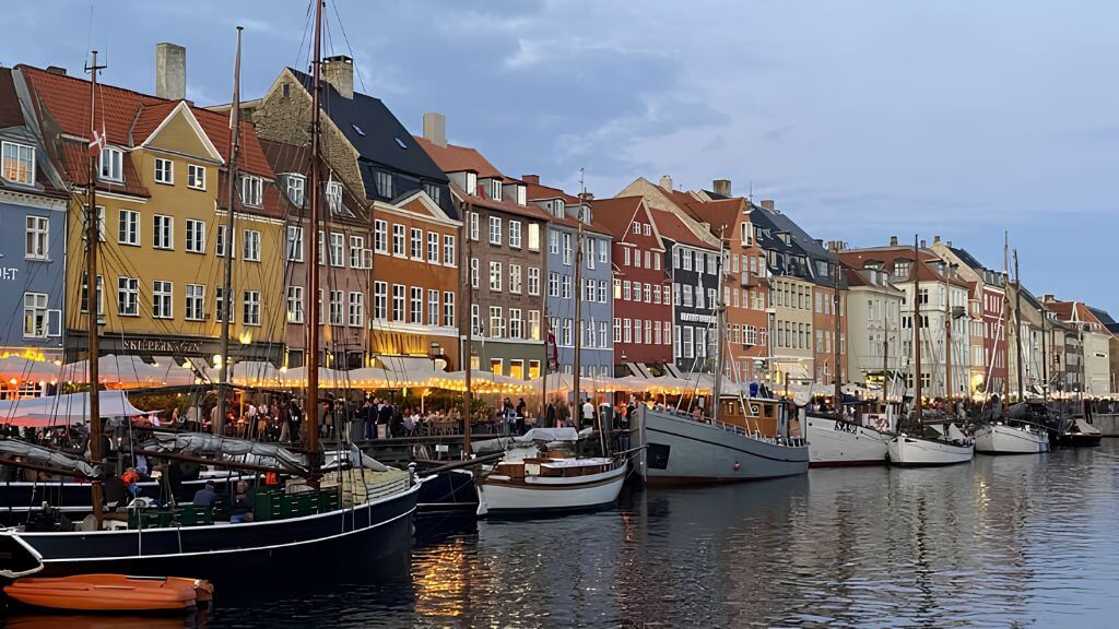 Kênh đào Nyhavn - Bến cảng đầy màu sắc