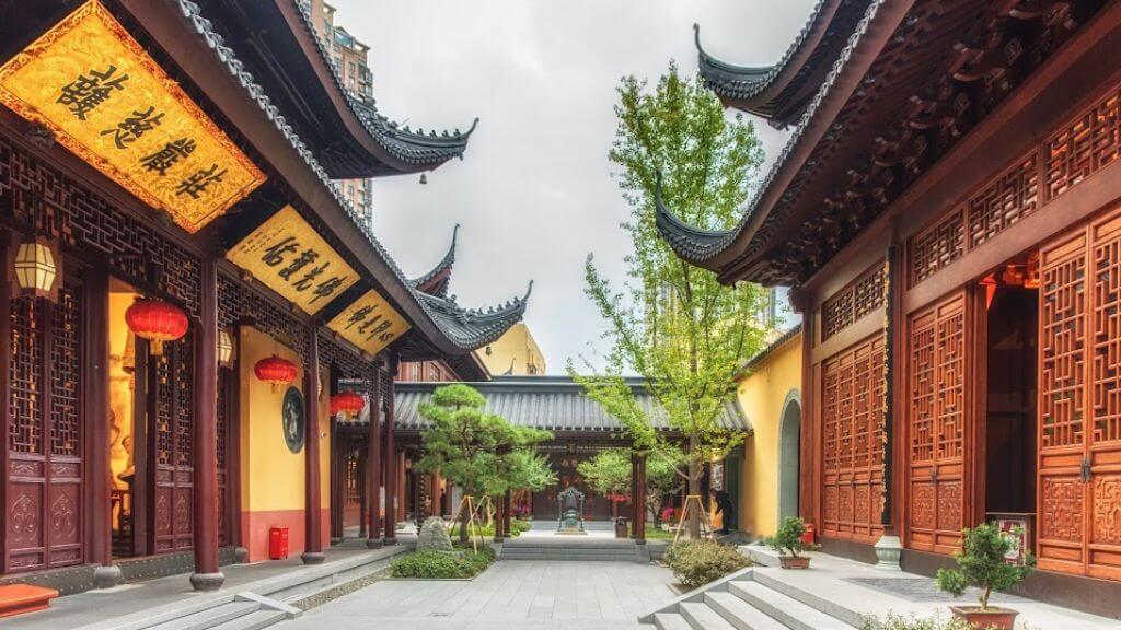 Chiêm bái chùa Phật Ngọc linh thiêng