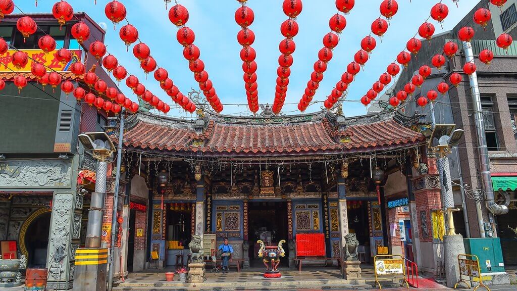 Tham quan, chiêm bái Miếu Thành Hoàng