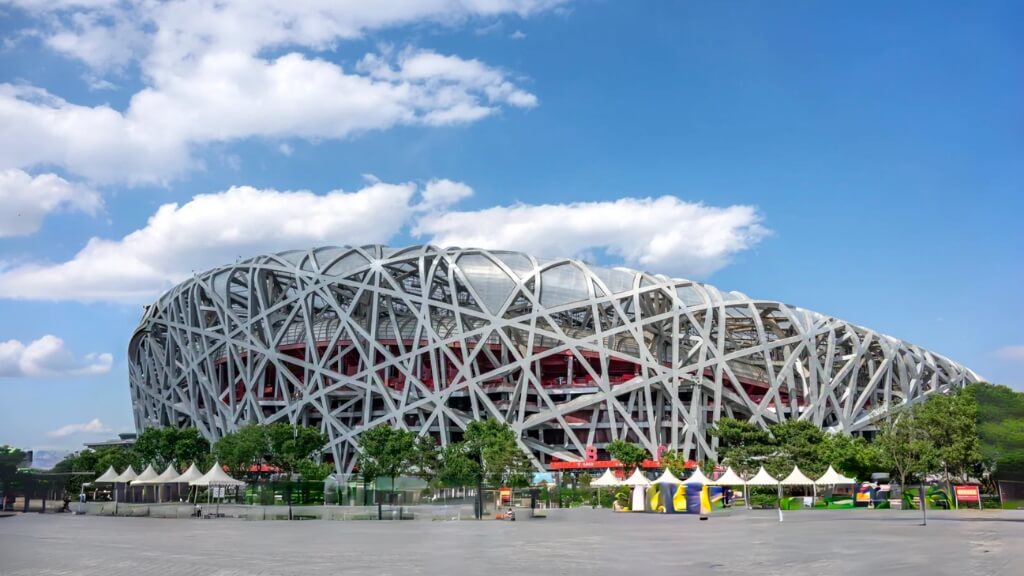 Đoàn tham quan Sân vận động Tổ Chim