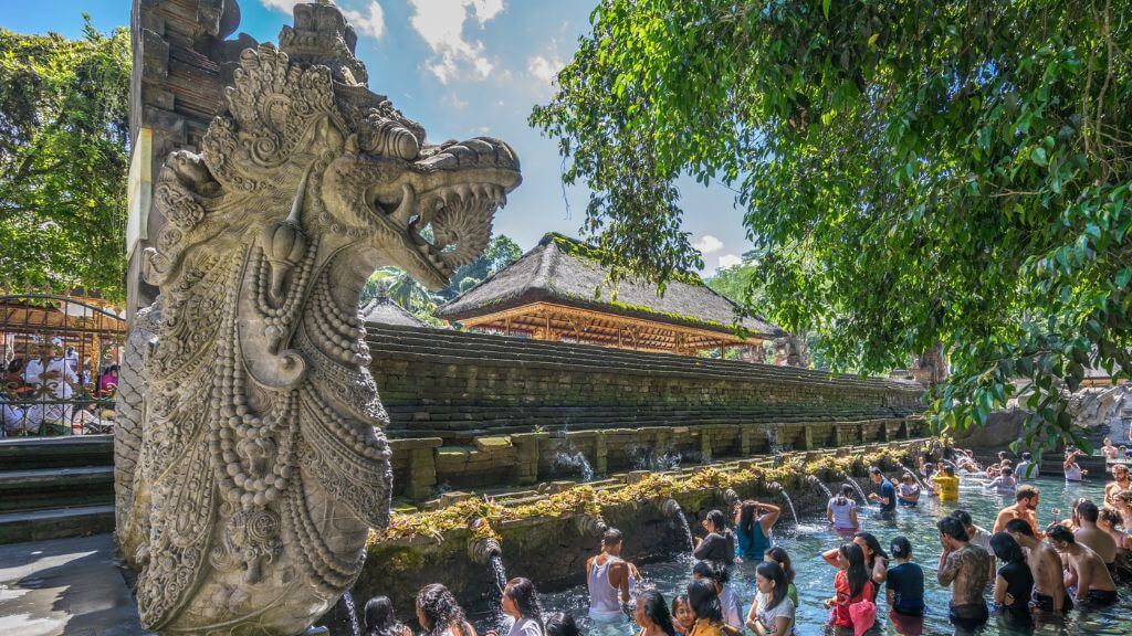 TIRTA EMPUL   ngôi đền nước thiêng của người Hindu