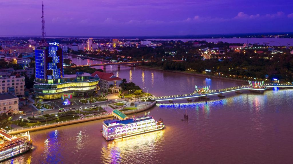 Khám phá vẻ đẹp Bến Ninh Kiều