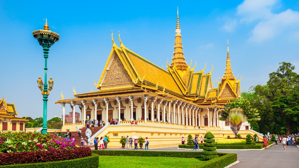 Chùa Vàng Bạc (Wat Preah Keo) điểm thu hút khách du lịch