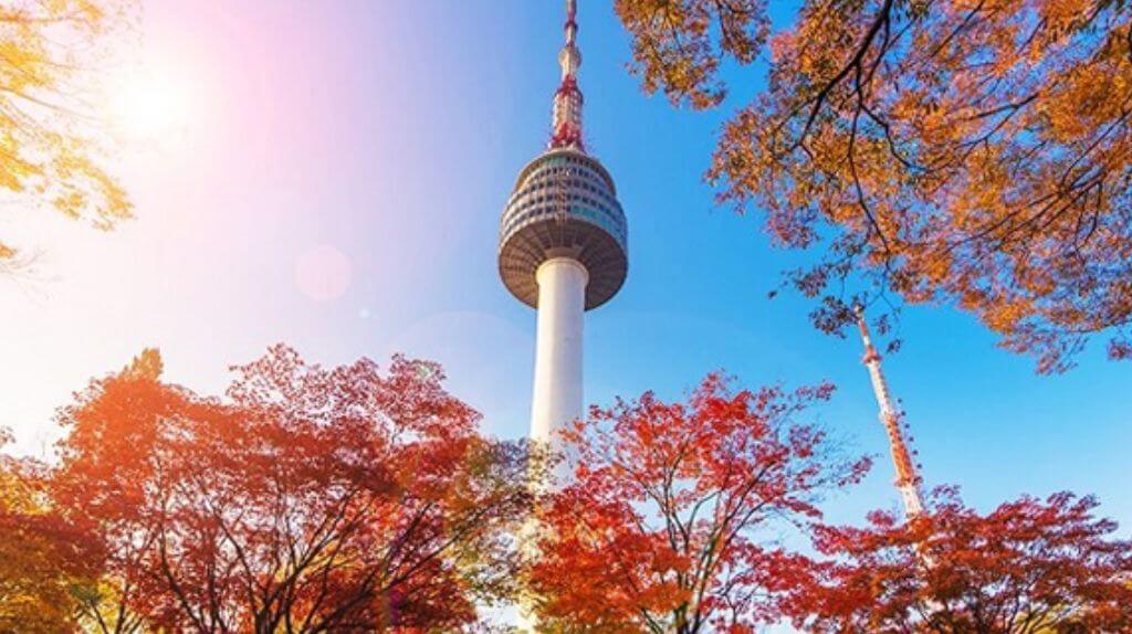 Tháp Namsan mùa thu