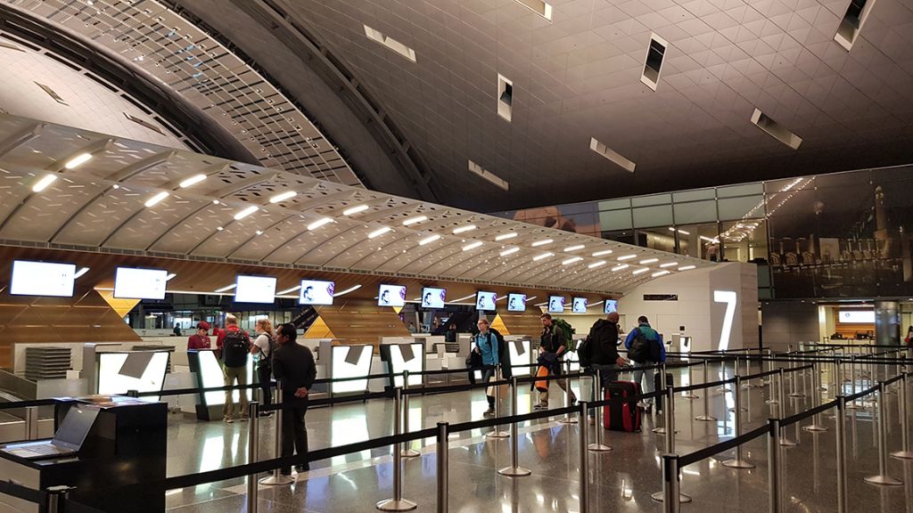 Đoàn quá cảnh tại sân bay Doha