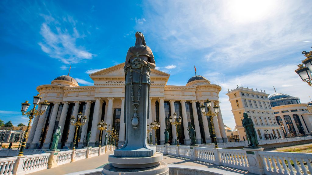 Nhà tưởng niệm Mẹ Teresa là khu nhà tưởng niệm có kiến trúc độc đáo nhất Bắc Macedonia