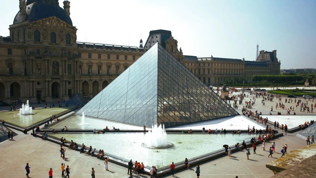 Bảo tàng Louvre công trình kiến trúc kinh điển giữa lòng Paris