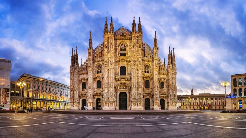 Nhà thờ Duomo Di Milano - một trong những công trình kiến trúc Gothic đồ sộ nhất châu Âu