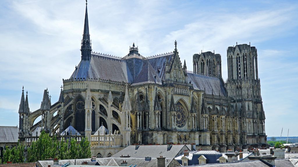Dáng vẻ cố kính của Nhà thờ Đức Bà Reims 700 năm tuổi