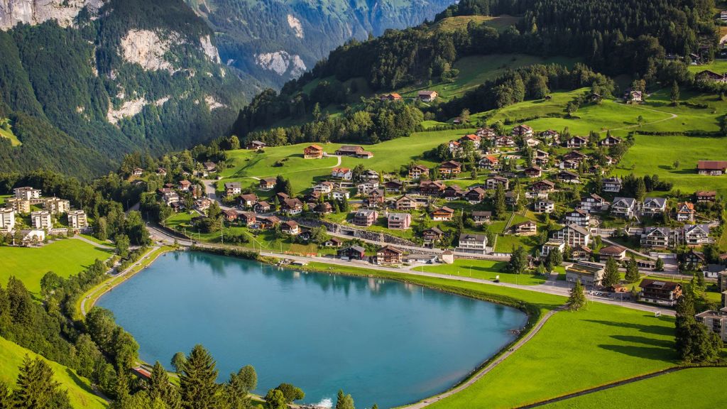 Thị trấn thần tiên Engelberg dưới chân núi Titlis