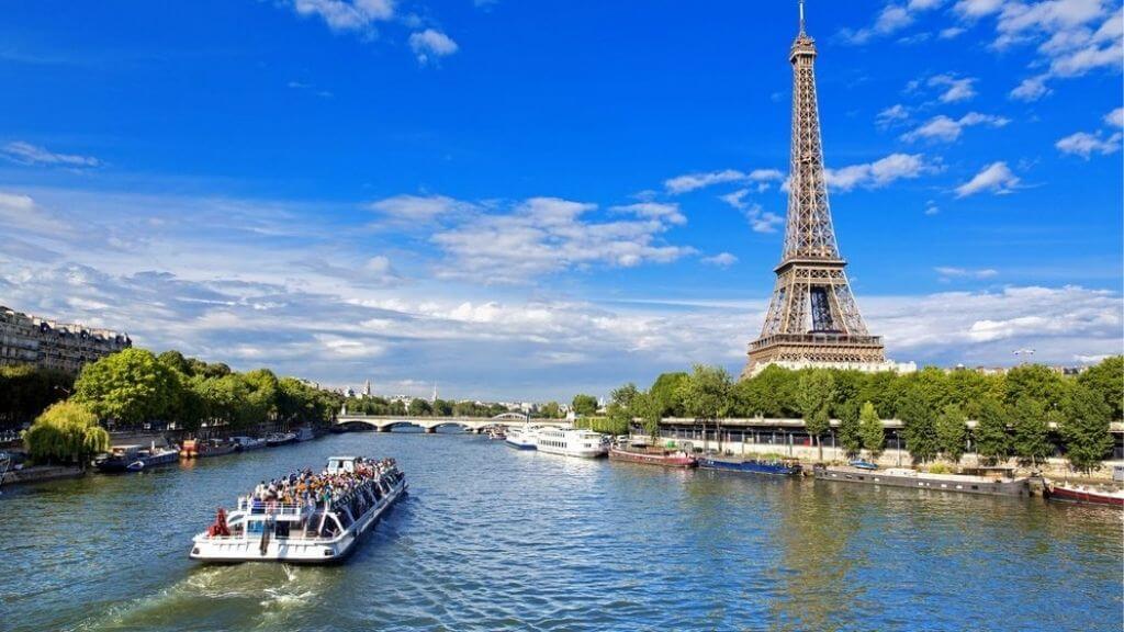 Quý khách ngồi trên du thuyền sông Seine ngắm nhìn thành phố Paris