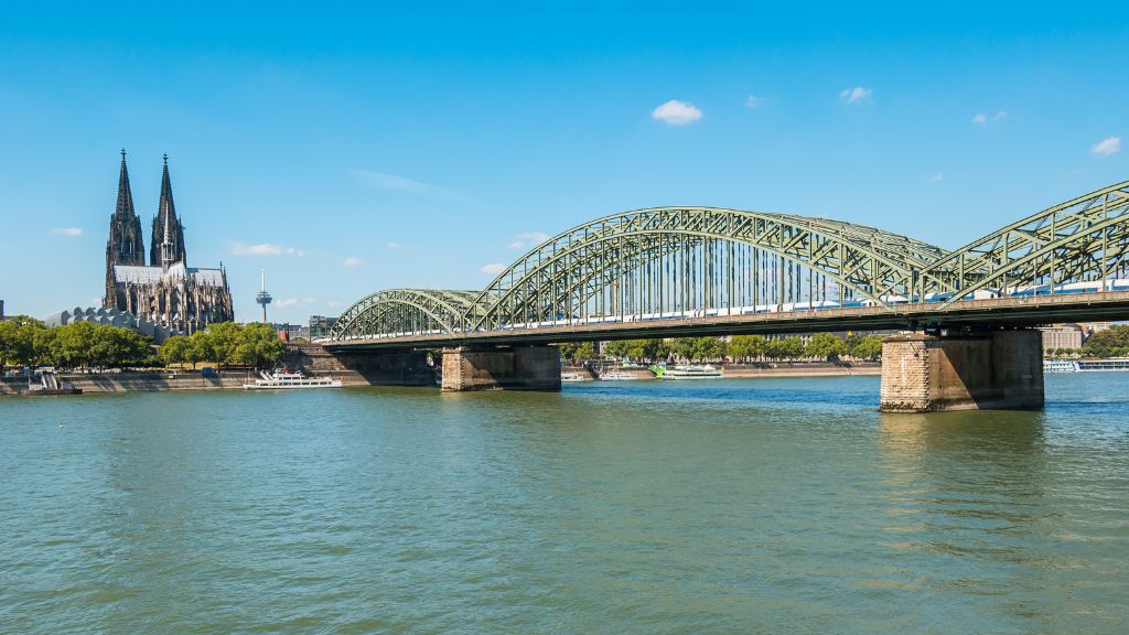 Cầu Hohenzollern hiện đại