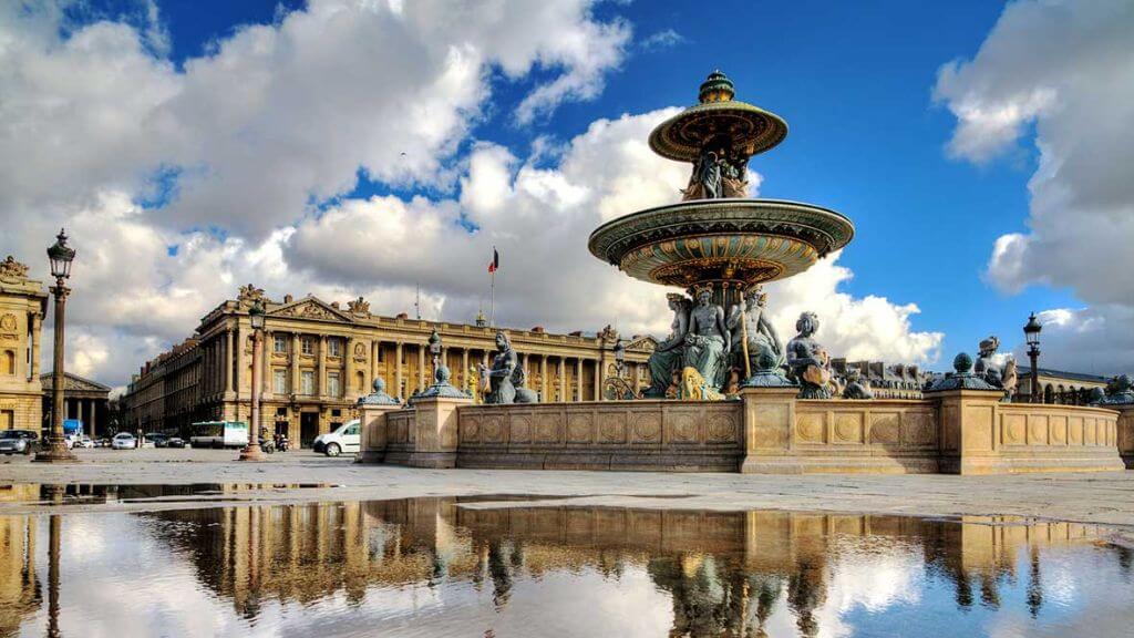 Chiêm ngưỡng những đài phun nước tại Quảng trường Place de la Concorde
