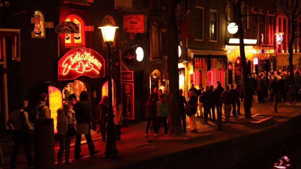 Khám phá khu phố đèn đỏ Red Light nổi tiếng tại Amsterdam