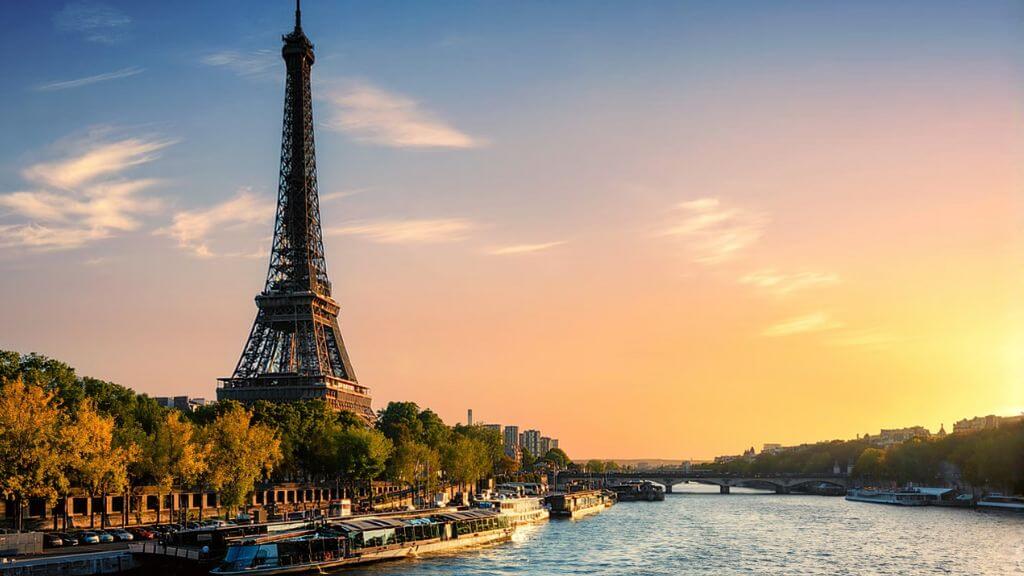 Pháp khi hoàng hôn buống xuống