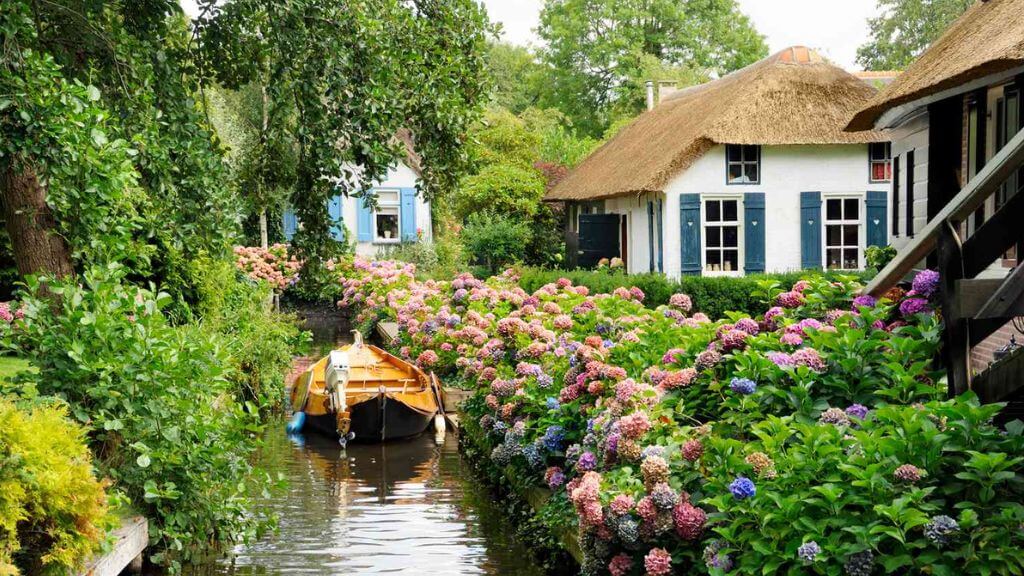 Vẻ đẹp cổ tích của làng cổ Giethoorn