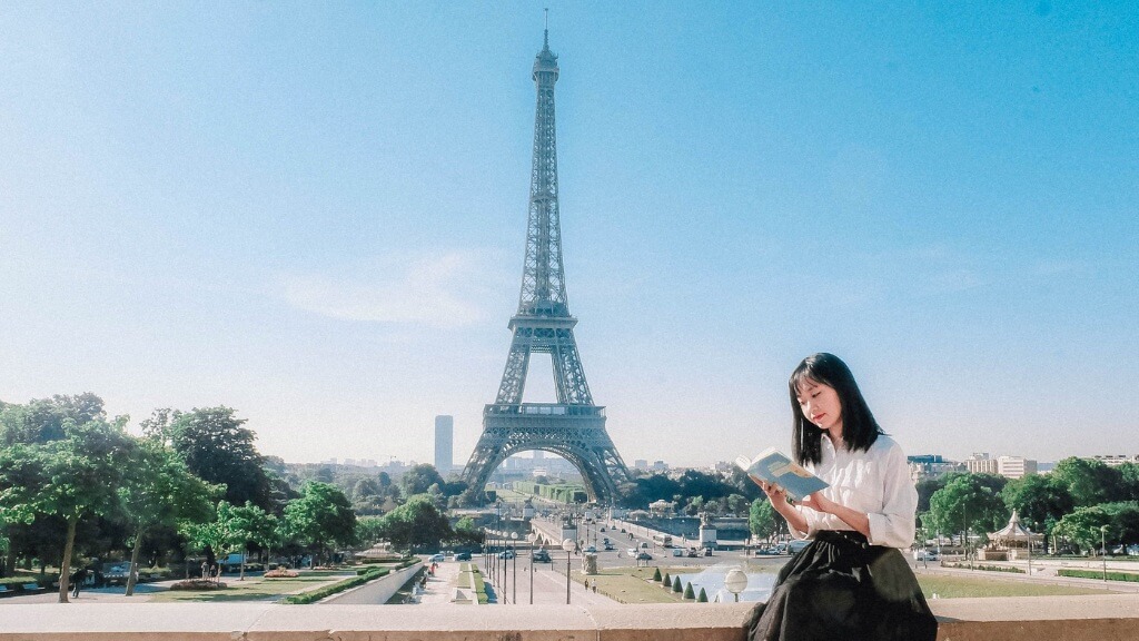 Check in cực độc đáo tại Tháp Eiffel