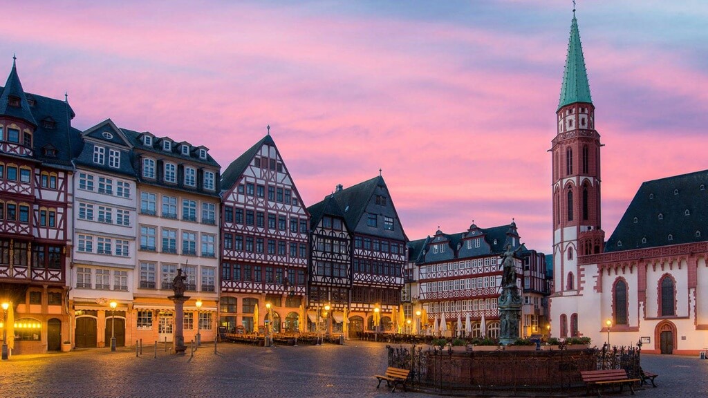 Quảng trường trung tâm của Frankfurt mang tên Romerberg Square