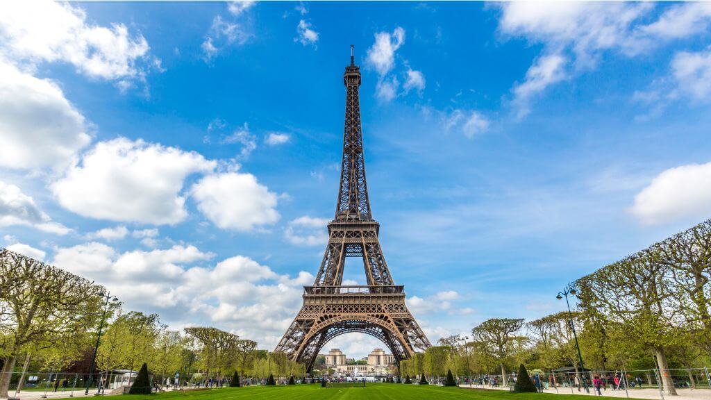 Tháp Eiffel   biểu tượng của nước Pháp