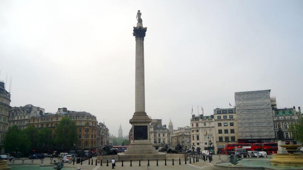Quảng trường Trafalgar giữa lòng London