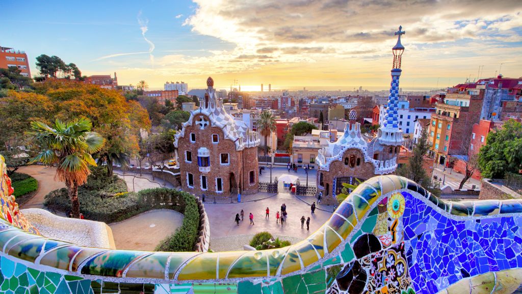 Công viên Guell là điếm đến được nhiều du khách yêu thích trong tour Nam châu Âu