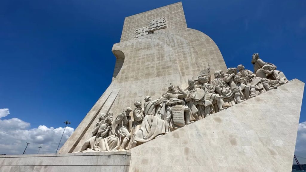 Đài tưởng niệm Discovery Monument vinh danh Henry