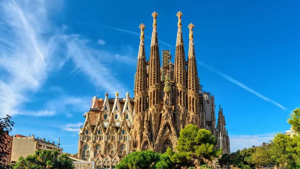 Nhà thờ Sagrada Familia dự kiến là nhà thờ cao nhất thế giới sau khi xây xong