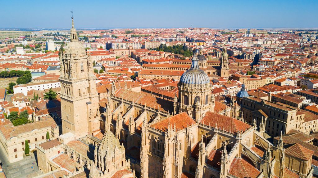 Phố cổ Salamanca nổi tiếng với những con đường hẹp