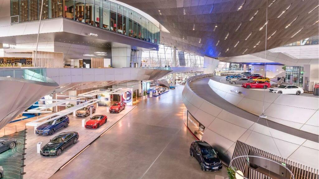 Choáng ngợp trước bộ sưu tập xe BMW tại BMW Welt