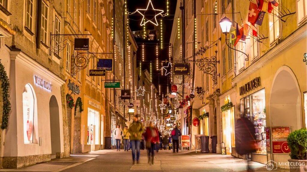 Phố mua sắm Getreidegasse nơi tập trung những thương hiệu nổi tiếng trên thế giới