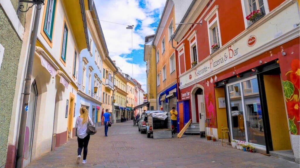 Khu phố cổ của Villach nổi bật với các tòa nhà có kiến trúc cổ kính