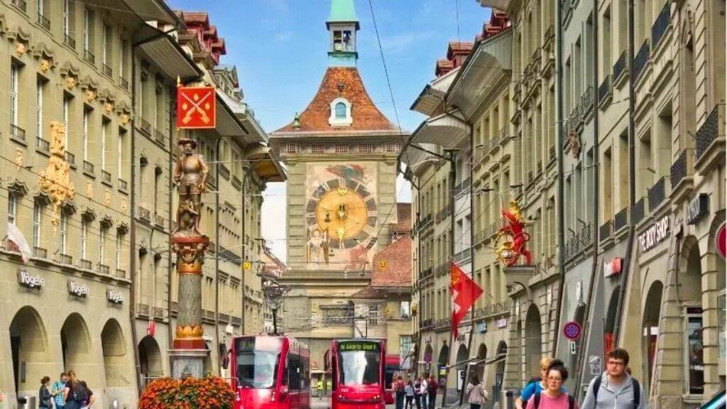 Tháp Zytglogge - đồng hồ thiên văn cổ hơn 800 năm tuổi