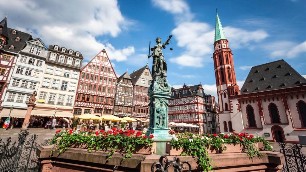 Romerberg Square – Quảng trường trung tâm của Frankfurt