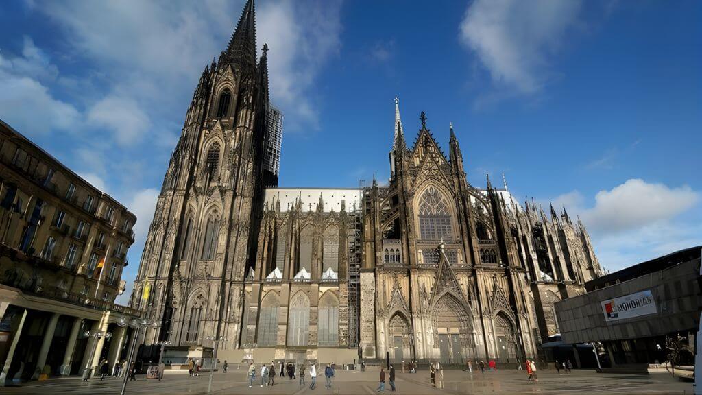 Nhà thờ Dom   Kiệt tác kiến trúc vĩ đại của nước Đức