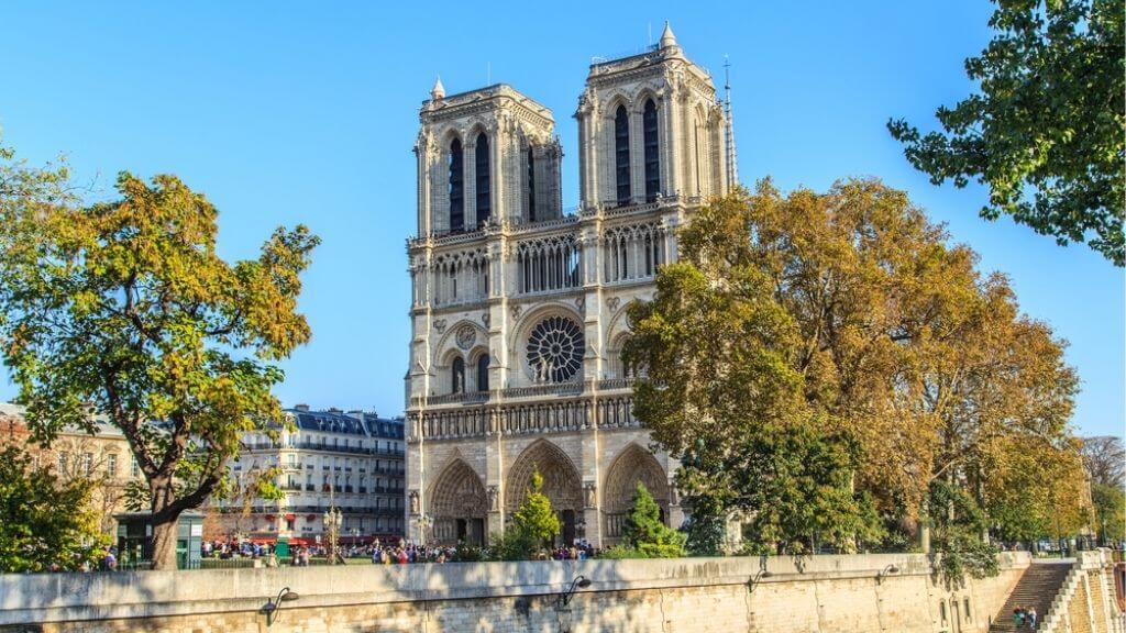 Nhà thờ Đức Bà   Nơi đặt ngai tòa giám mục của Tổng giáo phận Paris,