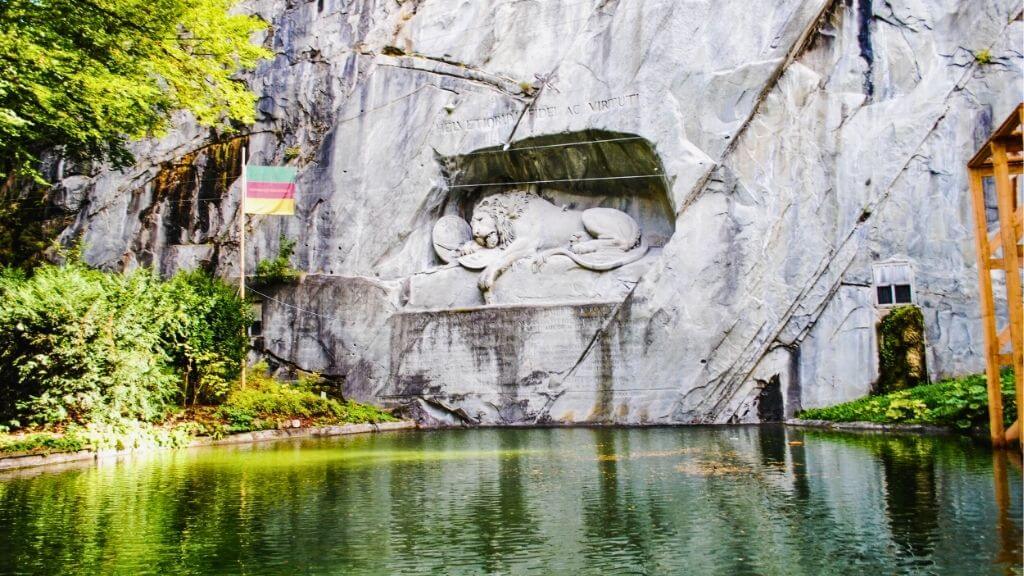 Tượng đài Sư Tử   Bức phù điêu đá tưởng nhớ hơn 700 lính Thụy Sĩ