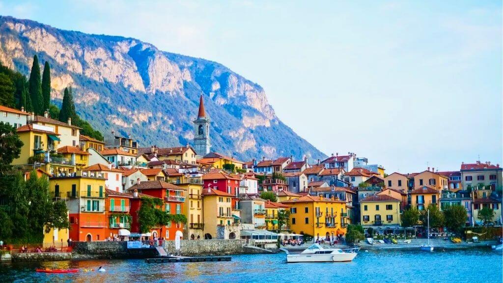Hồ Como nằm cạnh những kiến trúc cổ kính