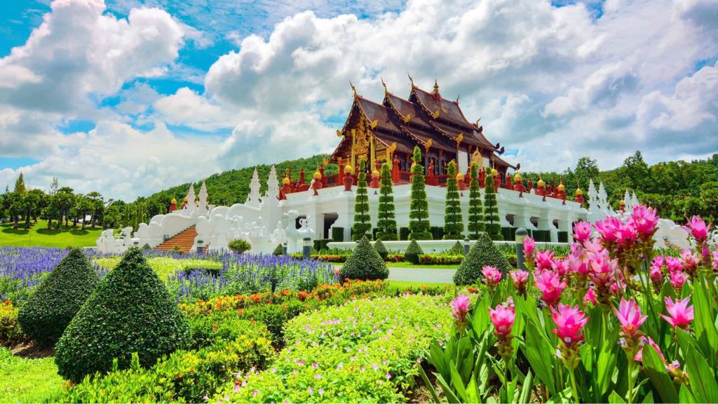Ghé thăm Vườn hoa Hoàng Gia (Royal Flora Garden) rực rỡ suốt bốn mùa